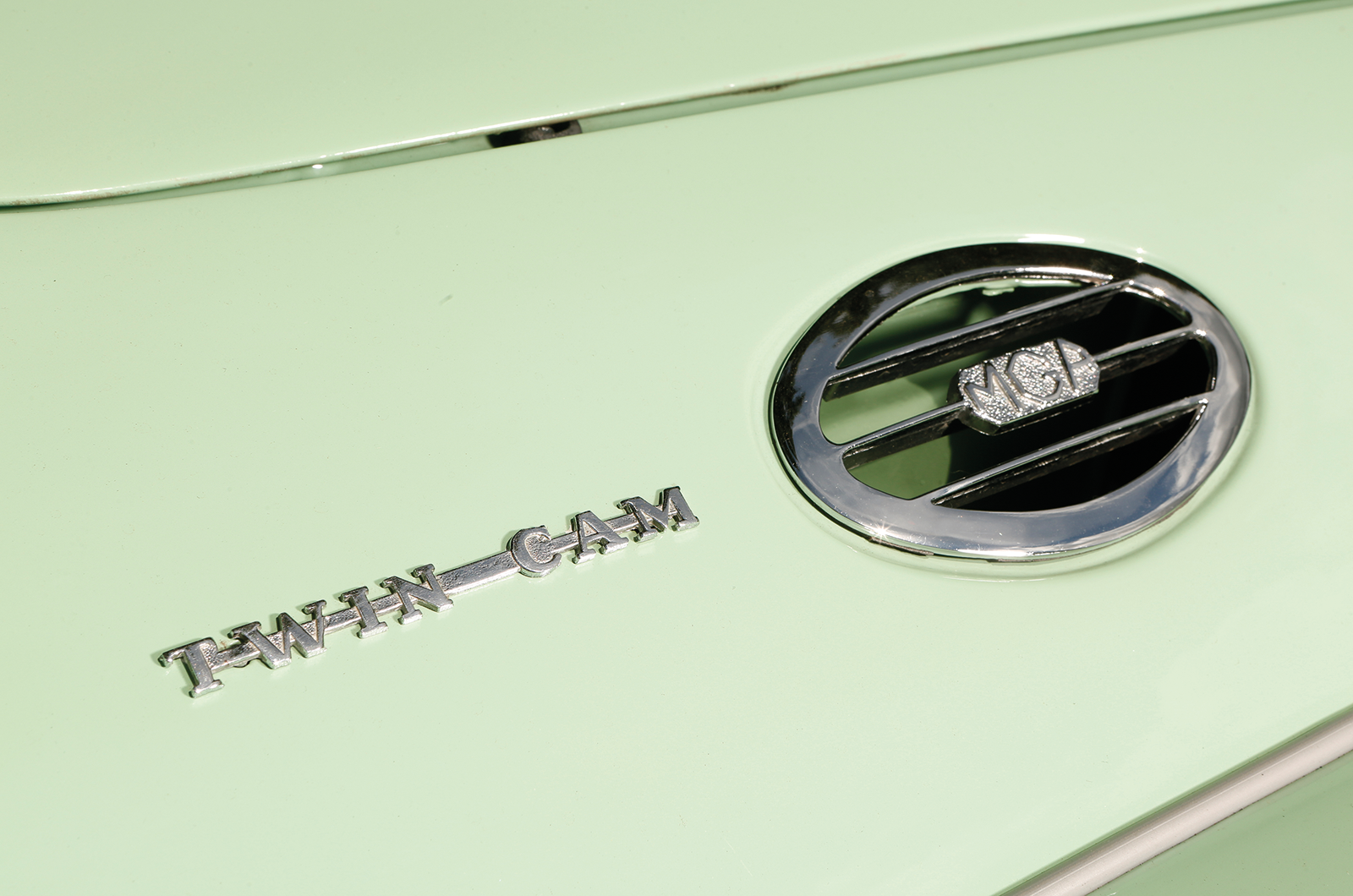 Classic & Sports Car – Little gems: Alfa Romeo vs MG vs Lotus vs Porsche