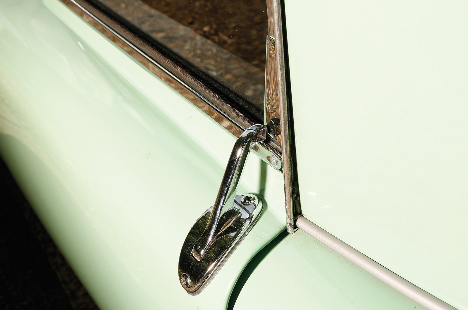 Classic & Sports Car – Little gems: Alfa Romeo vs MG vs Lotus vs Porsche