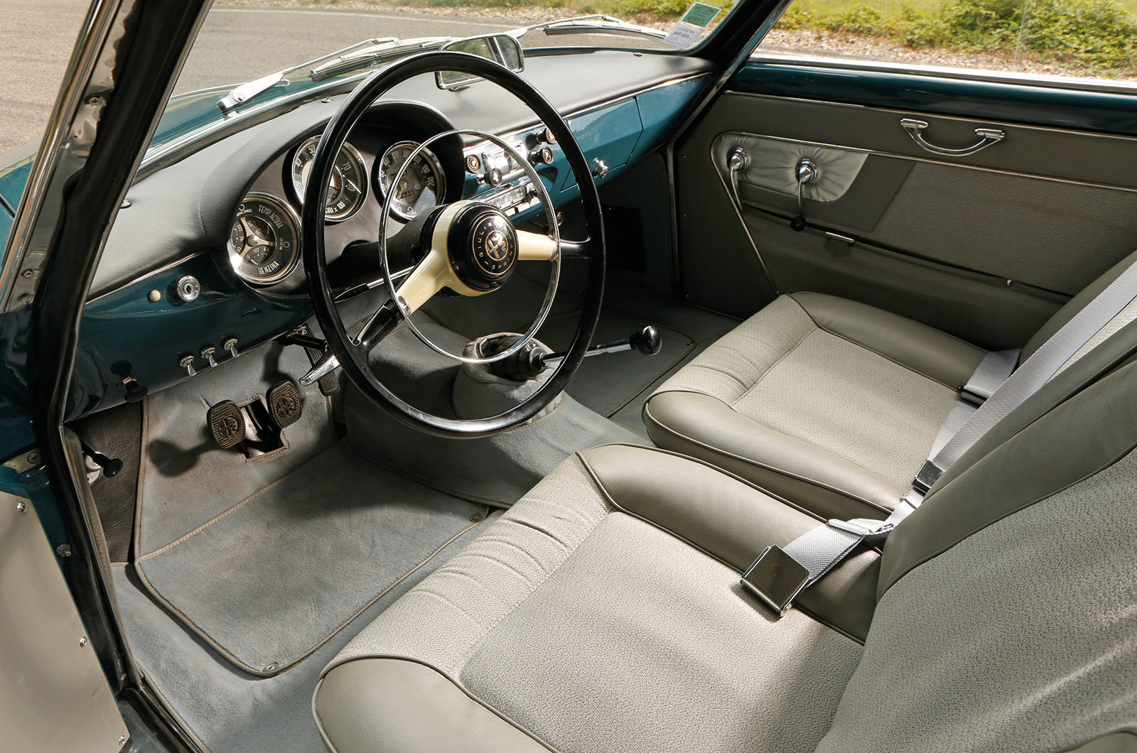 Classic & Sports Car – Little gems: Alfa Romeo vs MG vs Lotus vs Porsche