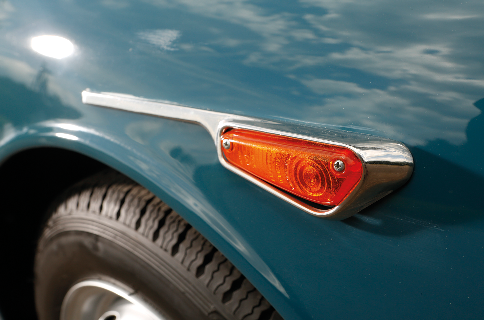 Classic & Sports Car – Little gems: Alfa Romeo vs MG vs Lotus vs Porsche