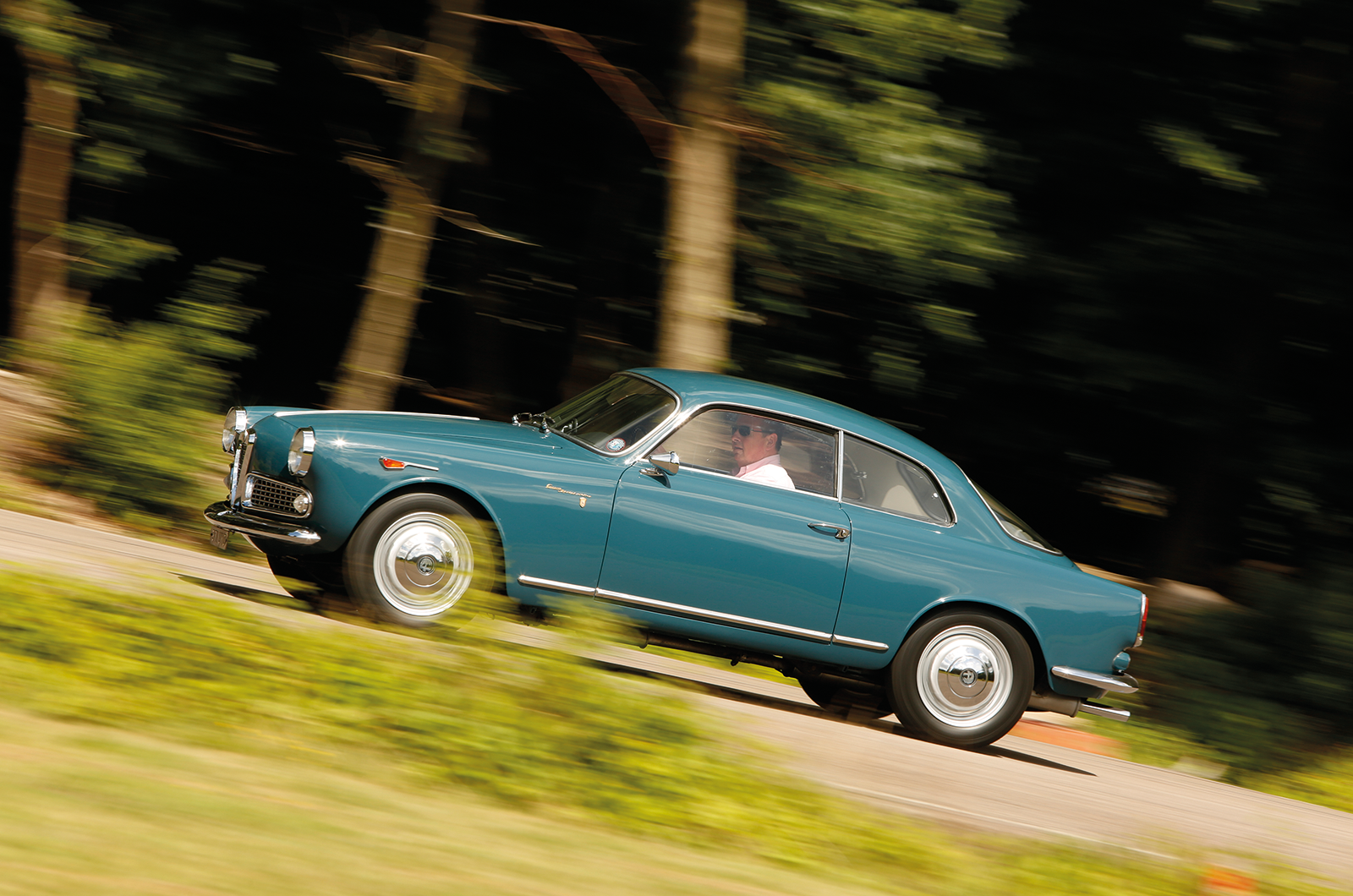 Classic & Sports Car – Little gems: Alfa Romeo vs MG vs Lotus vs Porsche