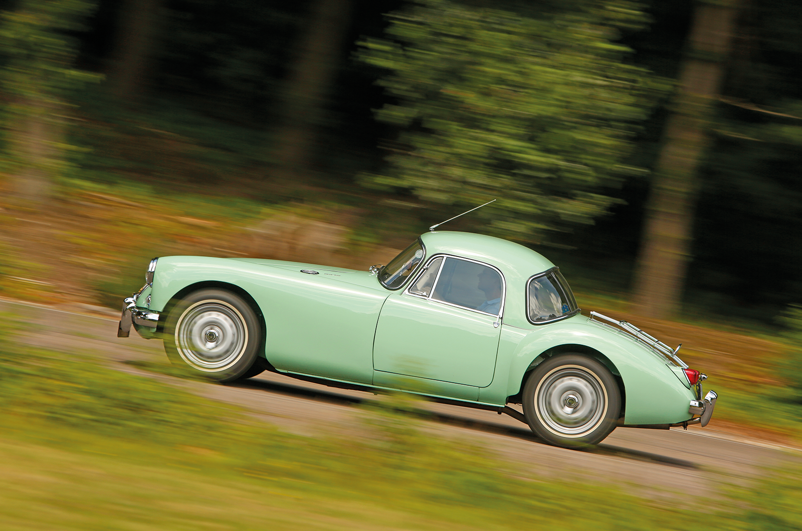 Classic & Sports Car – Little gems: Alfa Romeo vs MG vs Lotus vs Porsche