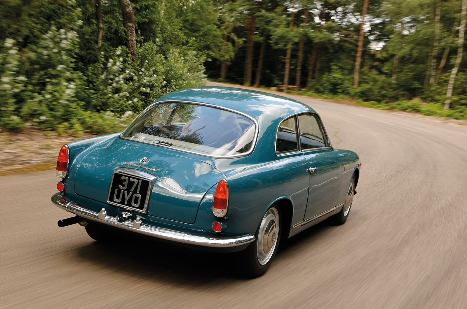 Classic & Sports Car – Little gems: Alfa Romeo vs MG vs Lotus vs Porsche