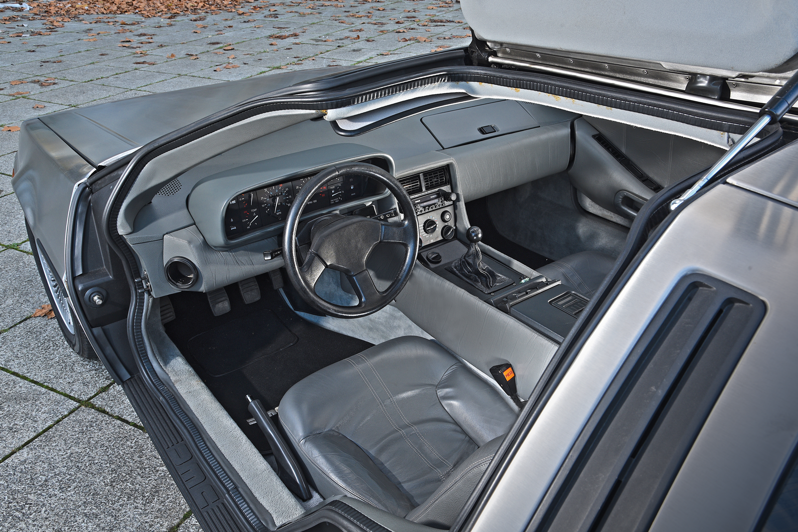 Classic & Sports Car – Future shockers: De Lorean DMC-12 and Bricklin SV-1