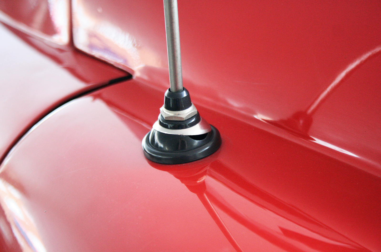 Classic & Sports Car – How to… fit a new stereo into your classic car