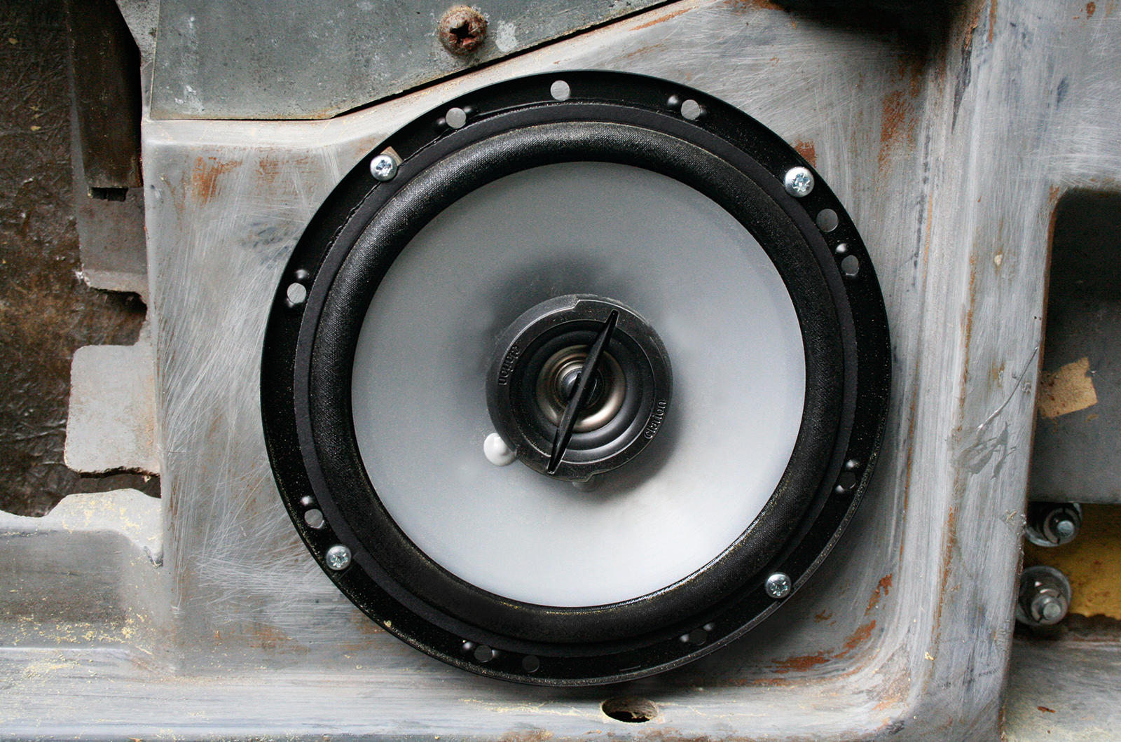 Classic & Sports Car – How to… fit a new stereo into your classic car