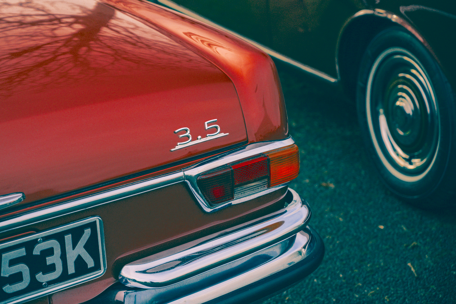 Classic & Sports Car – Glamour models: Mercedes-Benz 280SE 3.5 Coupé vs Rolls-Royce Silver Shadow MPW