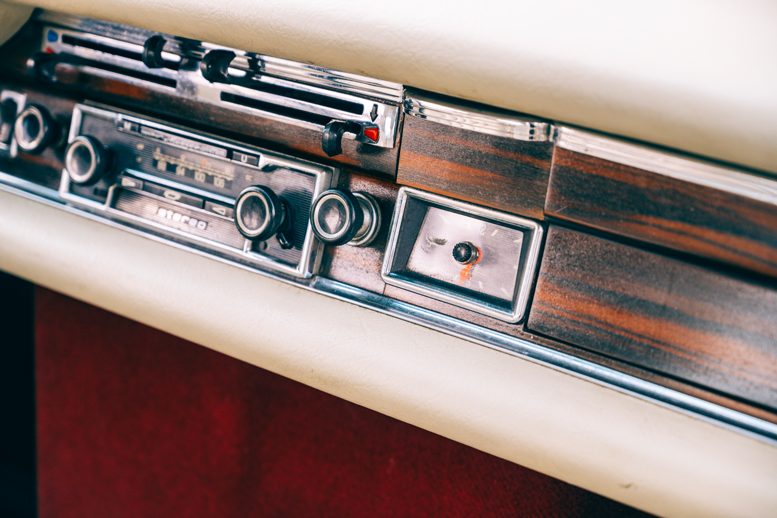 Classic & Sports Car – Glamour models: Mercedes-Benz 280SE 3.5 Coupé vs Rolls-Royce Silver Shadow MPW