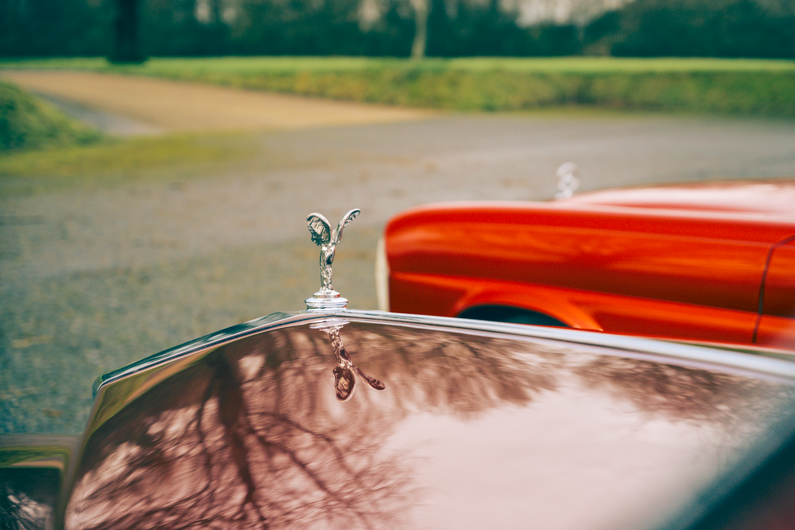 Classic & Sports Car – Glamour models: Mercedes-Benz 280SE 3.5 Coupé vs Rolls-Royce Silver Shadow MPW