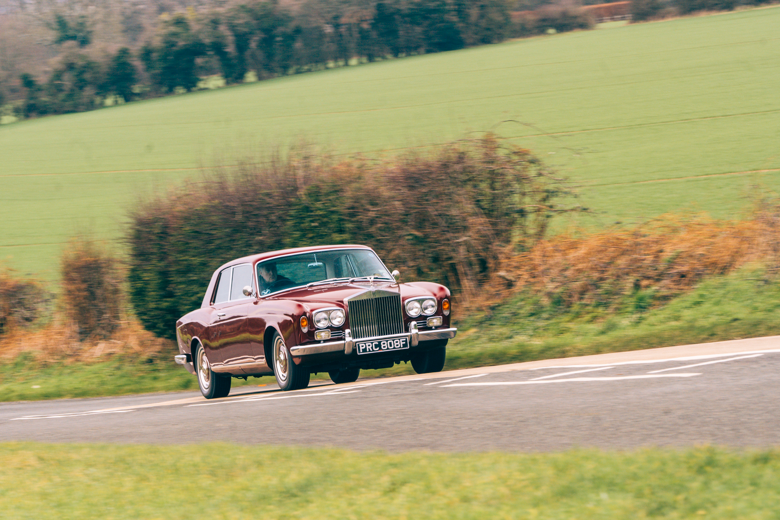 Classic & Sports Car – Glamour models: Mercedes-Benz 280SE 3.5 Coupé vs Rolls-Royce Silver Shadow MPW