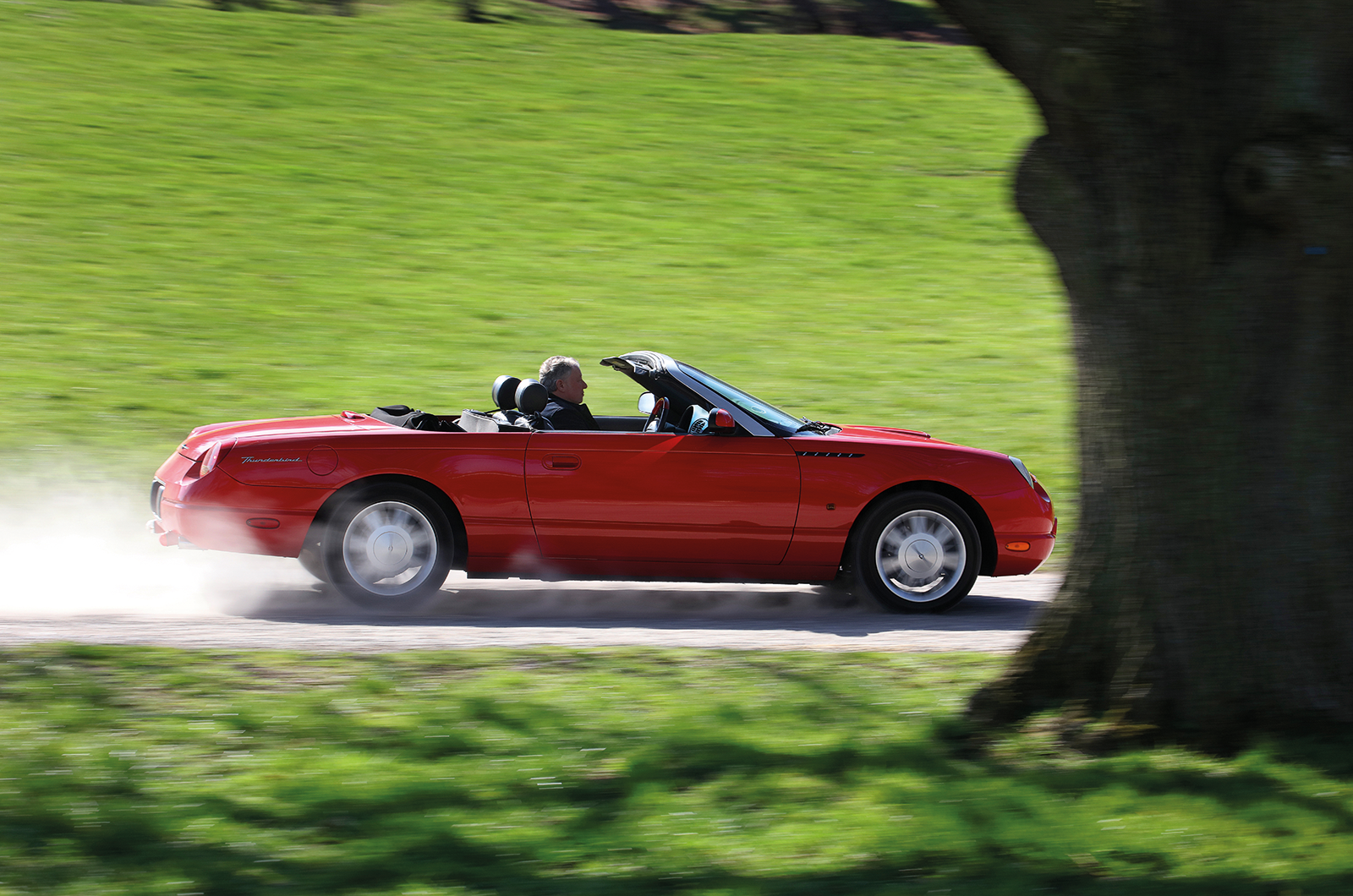 Classic & Sports Car – Is the reborn Ford Thunderbird really that bad?