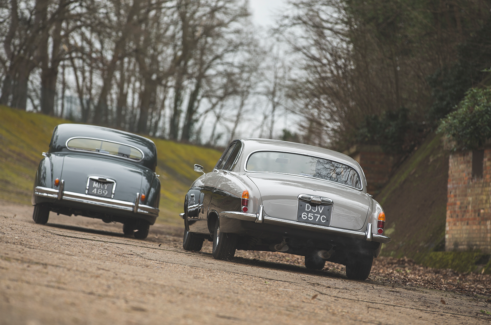 Classic & Sports Car – When size matters: Jaguar MkVIIM vs MkX