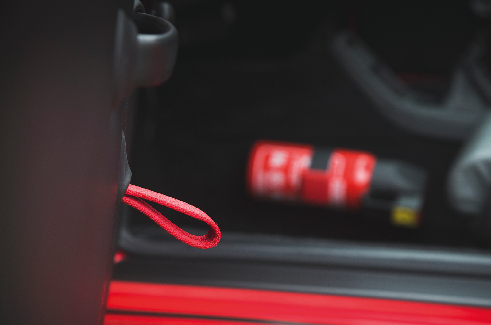 Classic & Sports Car – Porsche dream machines: 911 RS 3.8 vs 928 GTS