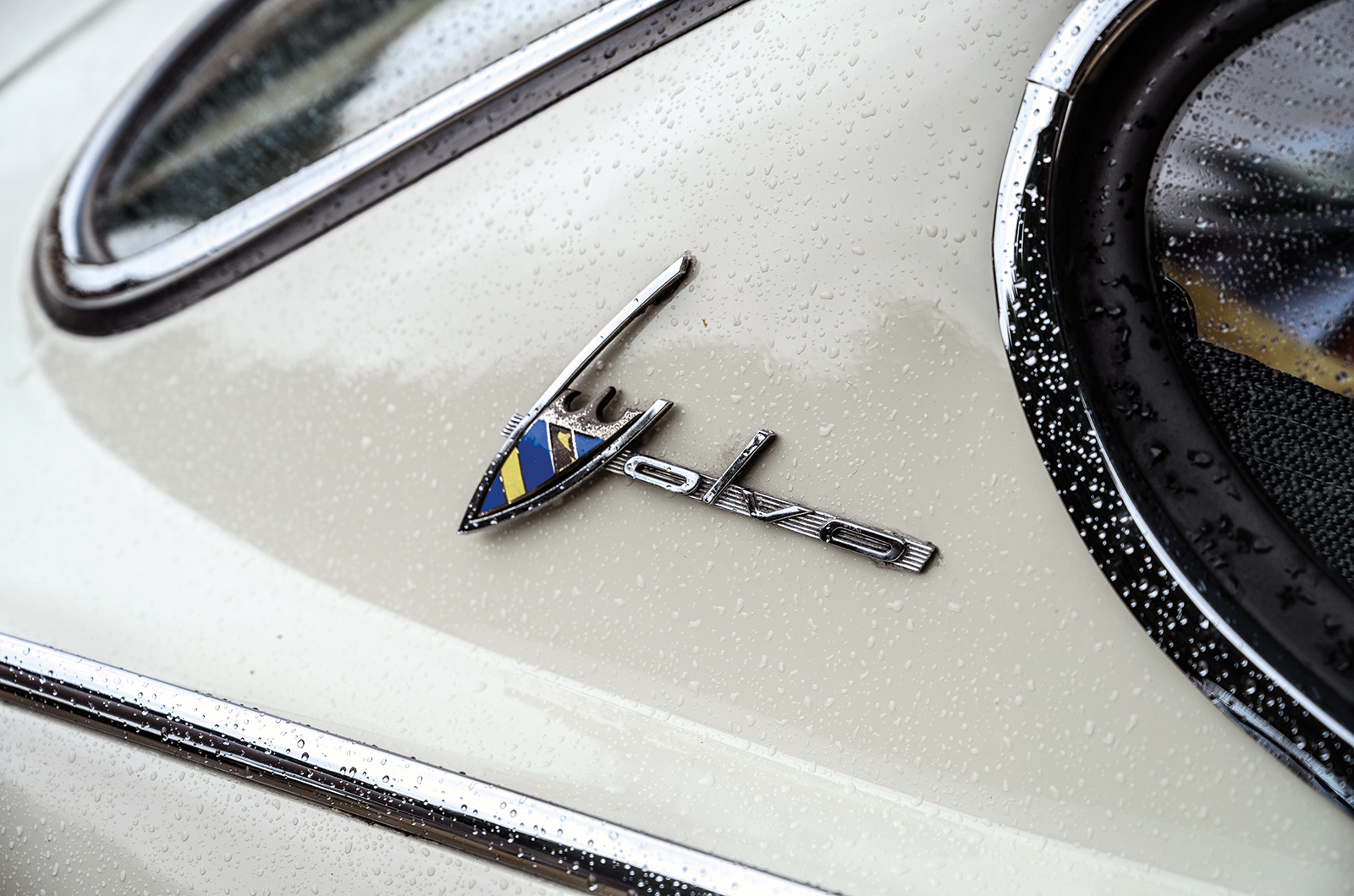 Classic & Sports Car – Driving the cars of The Saint: Volvo P1800, Jaguar XJ-S, Jensen Interceptor and Volvo C70