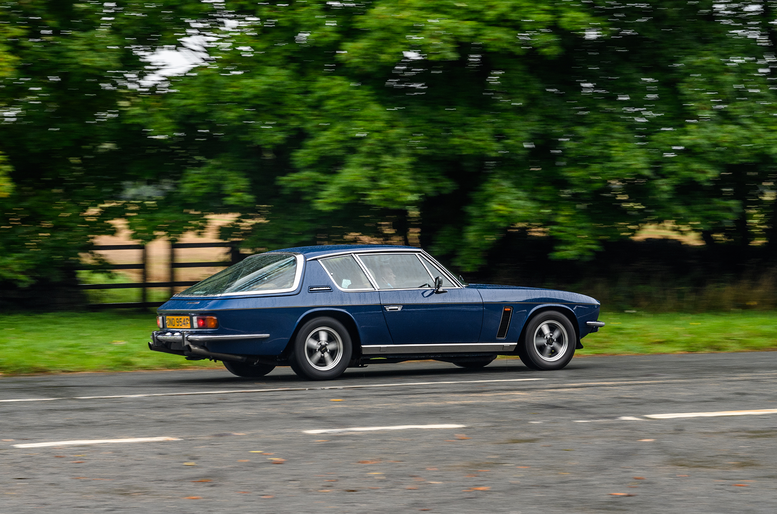 Classic & Sports Car – Driving the cars of The Saint: Volvo P1800, Jaguar XJ-S, Jensen Interceptor and Volvo C70