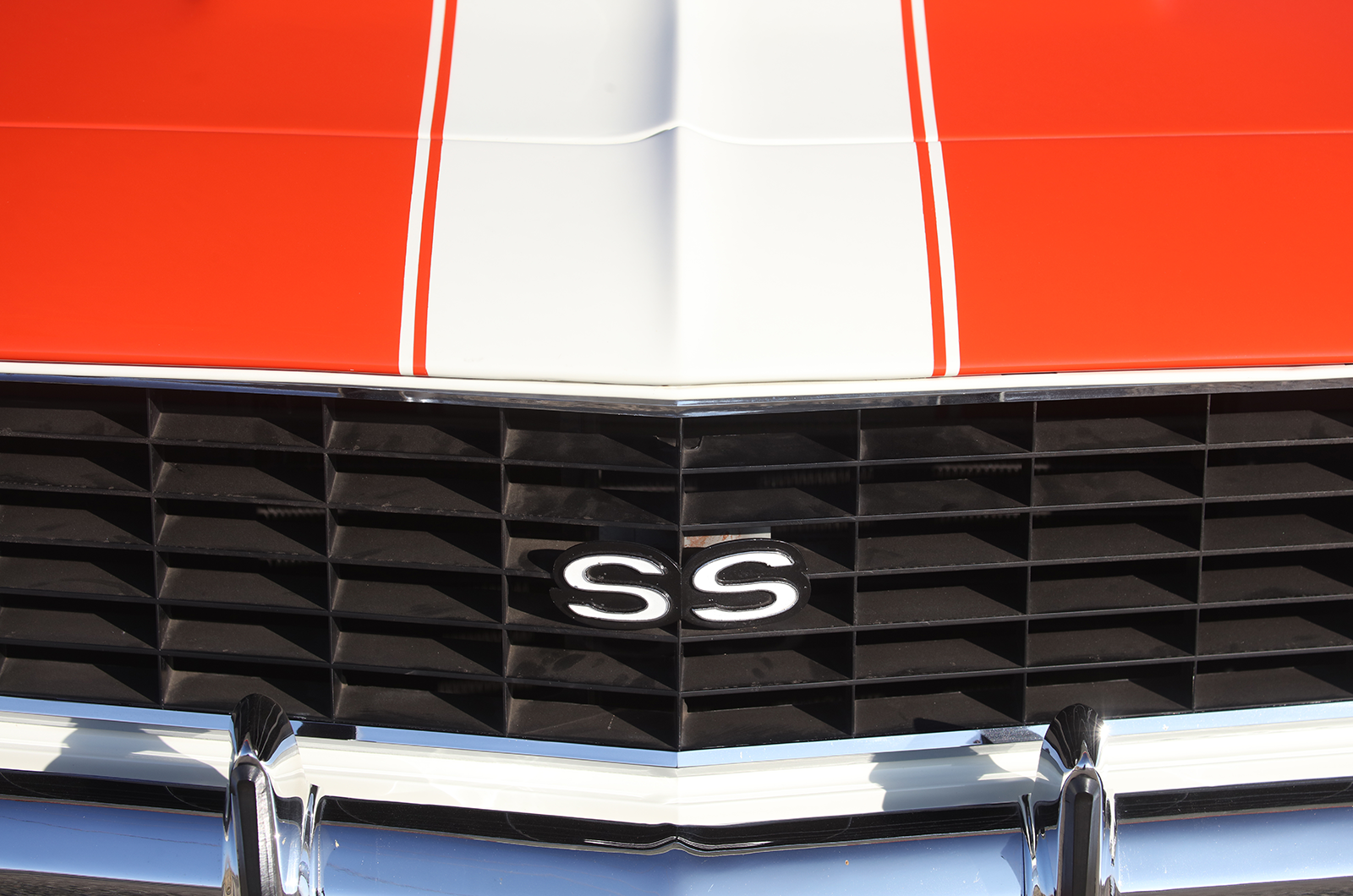 Classic & Sports Car – Muscle-car shoot-out: Chevrolet Camaro SS 396 Indy Pace Car vs Shelby GT500 Cobra Jet