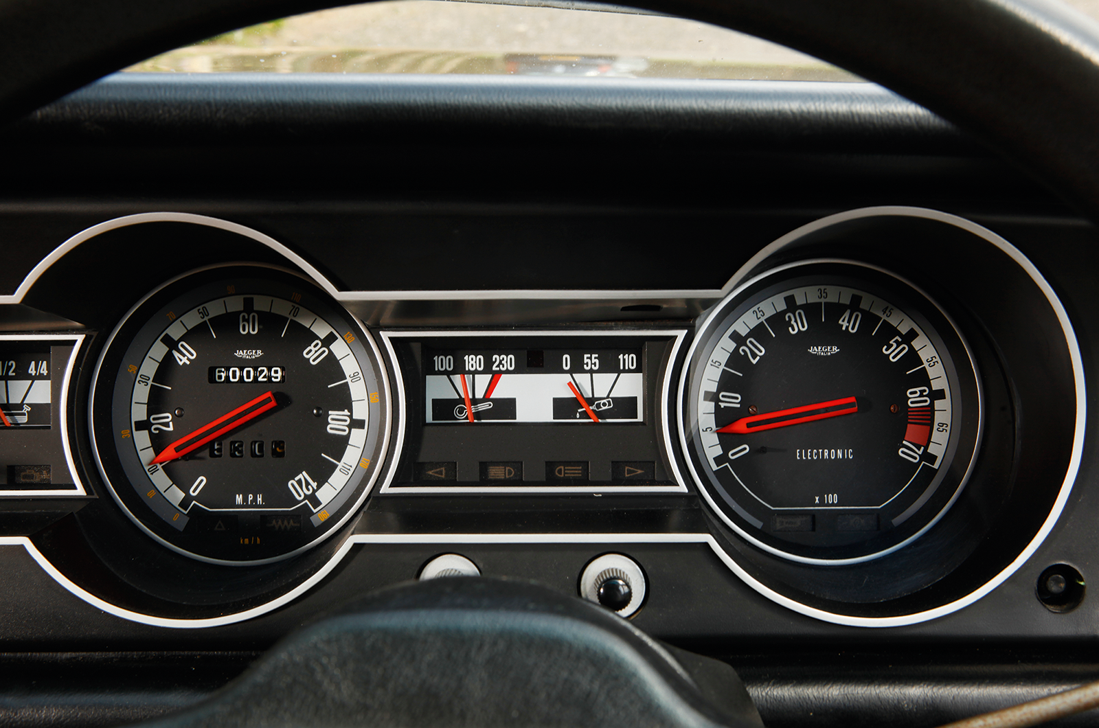 Classic & Sports Car – From the left field: Citroën CX vs Lancia Beta vs Princess vs Saab 99