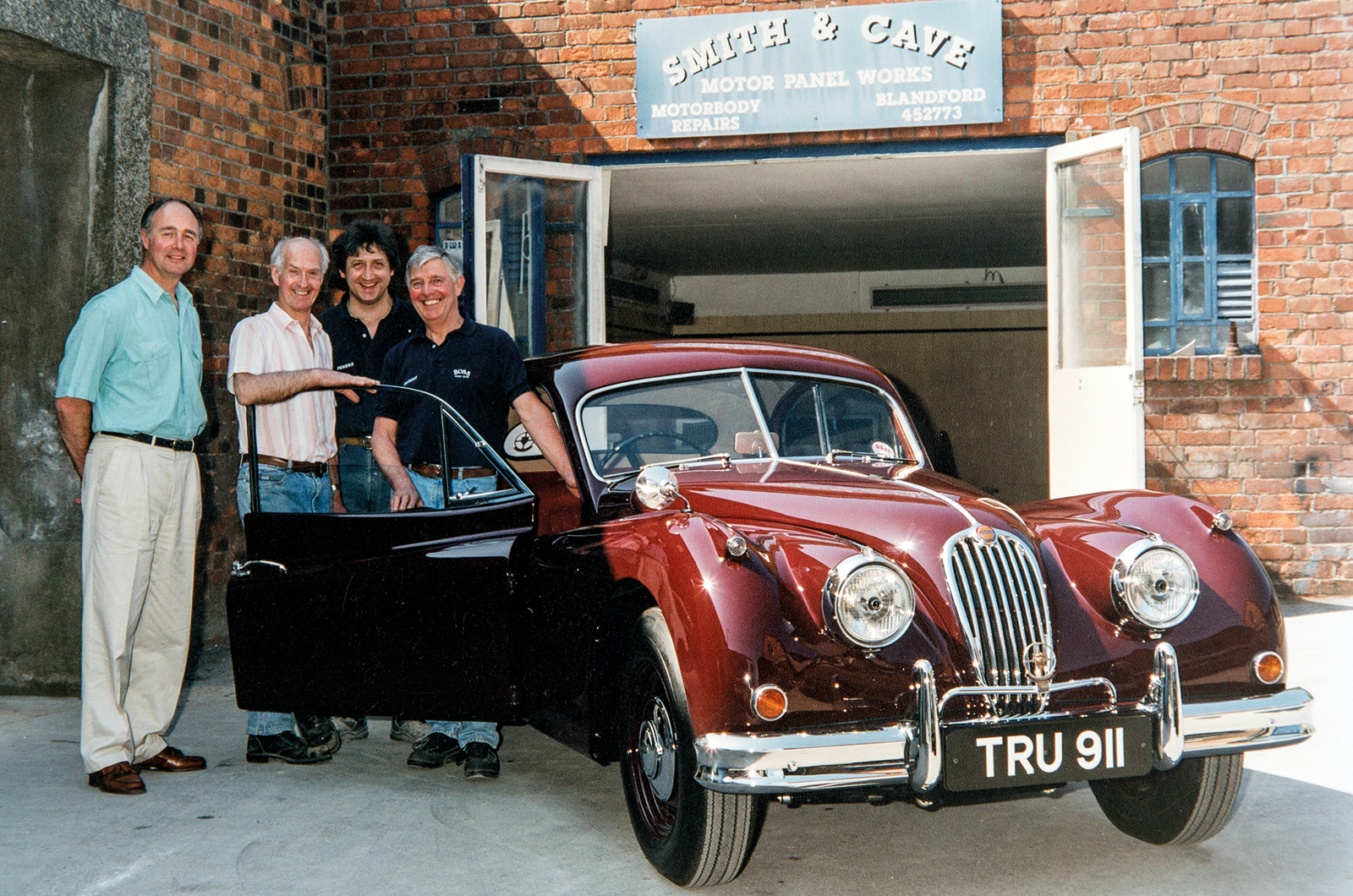 Classic & Sports Car – Restoring grandad’s Jaguar XK140