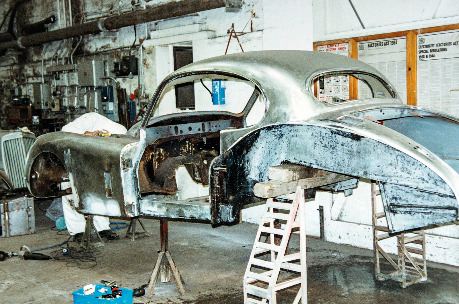 Classic & Sports Car – Restoring grandad’s Jaguar XK140