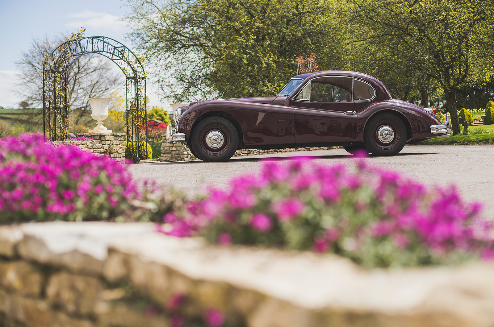 Classic & Sports Car – Restoring grandad’s Jaguar XK140