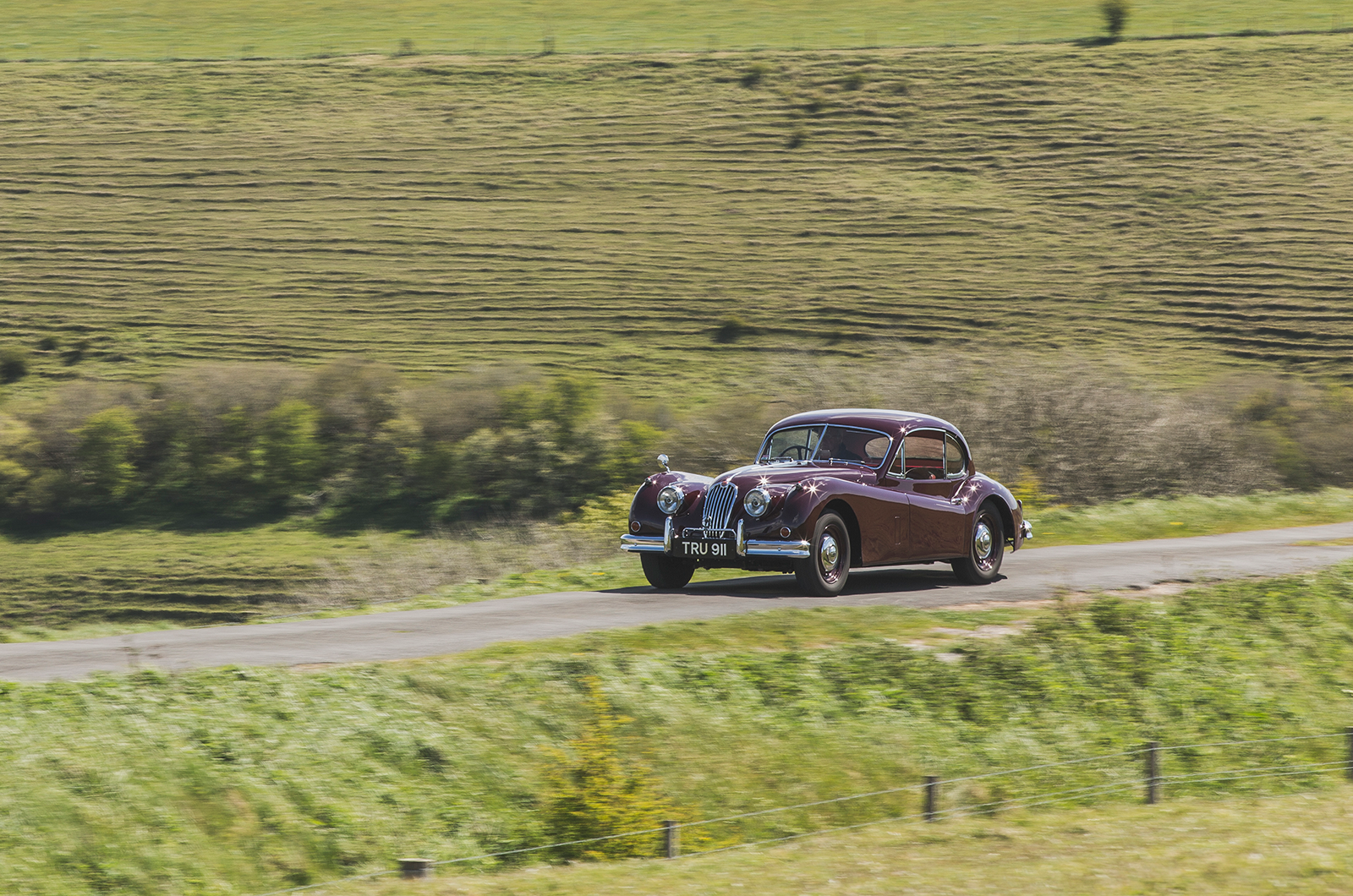 Classic & Sports Car – Restoring grandad’s Jaguar XK140