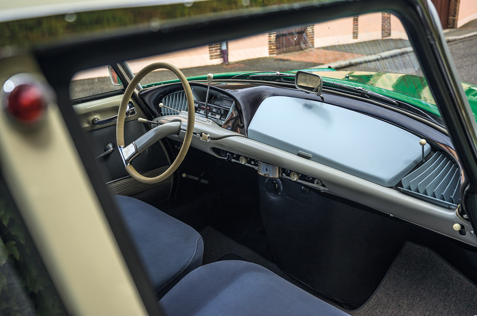 Classic & Sports Car – Citroën DS19: the green goddess