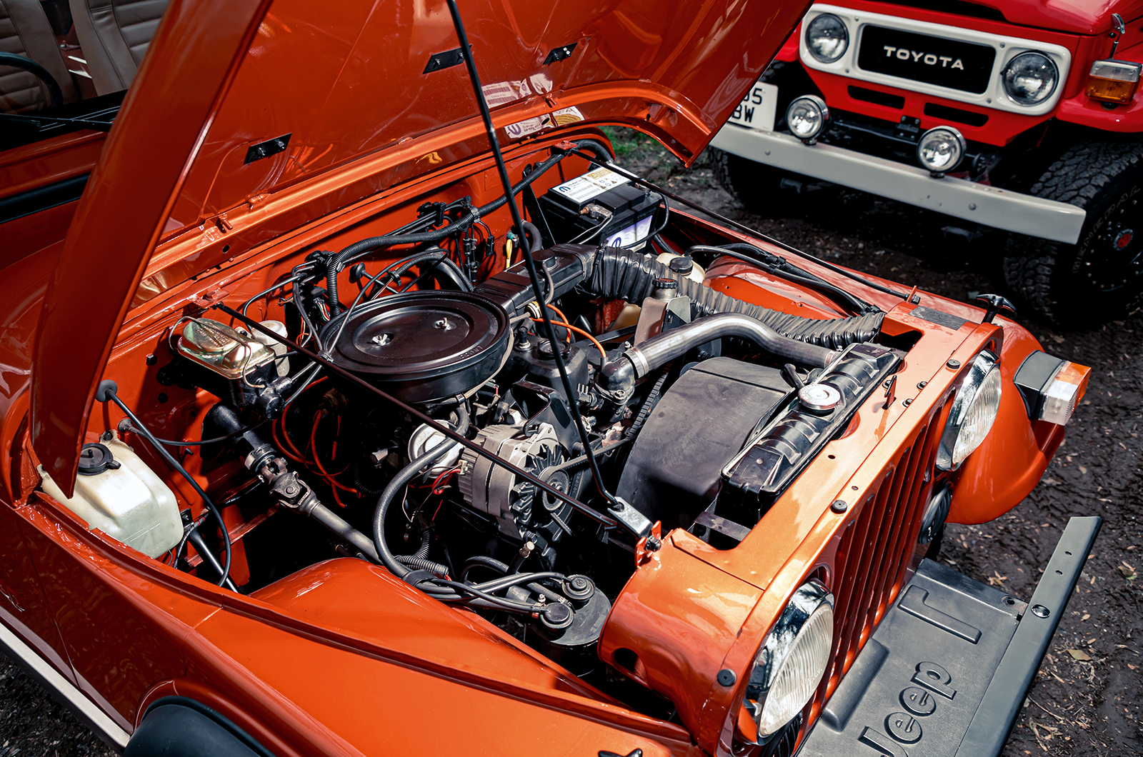 Classic & Sports Car – En vogue off road: Jeep CJ-7 vs Toyota FJ40