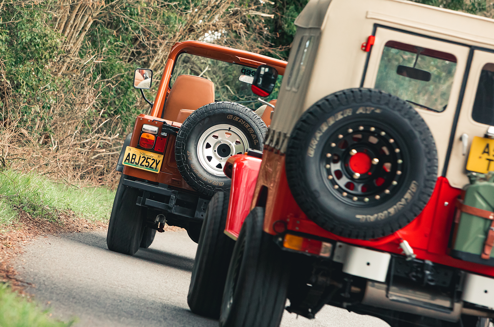 Classic & Sports Car – En vogue off road: Jeep CJ-7 vs Toyota FJ40