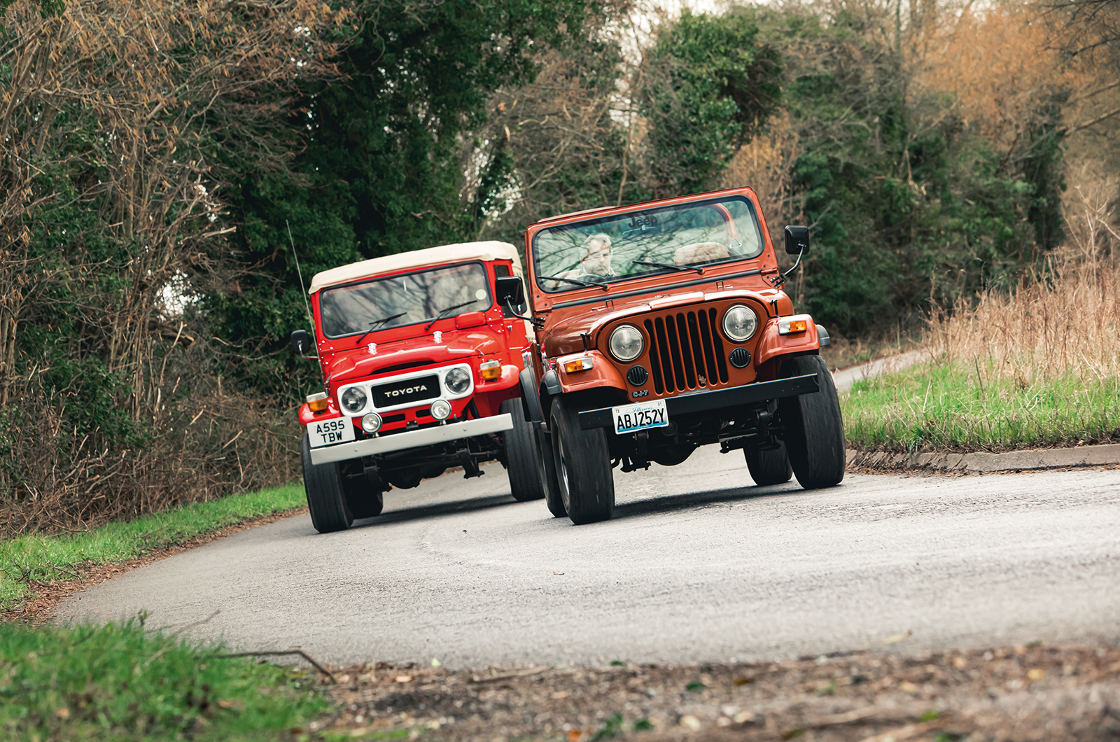 Classic & Sports Car – En vogue off road: Jeep CJ-7 vs Toyota FJ40