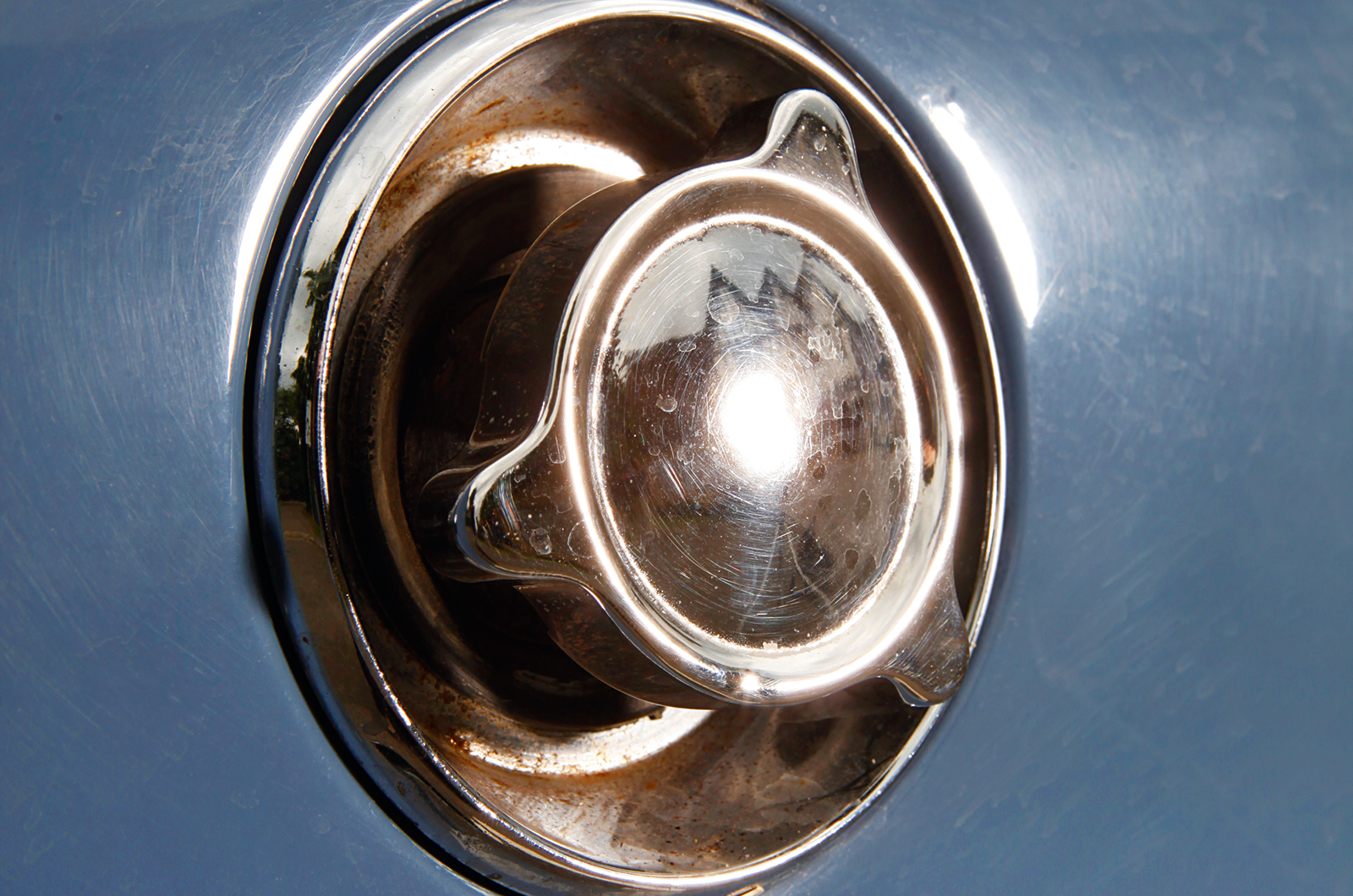 Classic & Sports Car – Driving the original James Bond car, a Sunbeam Alpine