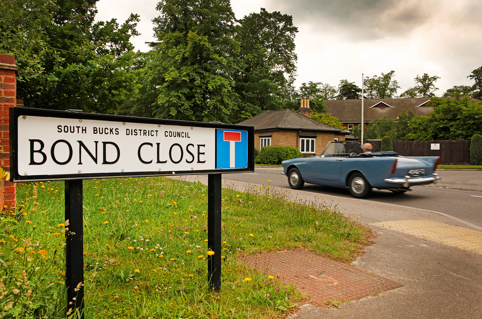 Classic & Sports Car – Driving the original James Bond car, a Sunbeam Alpine