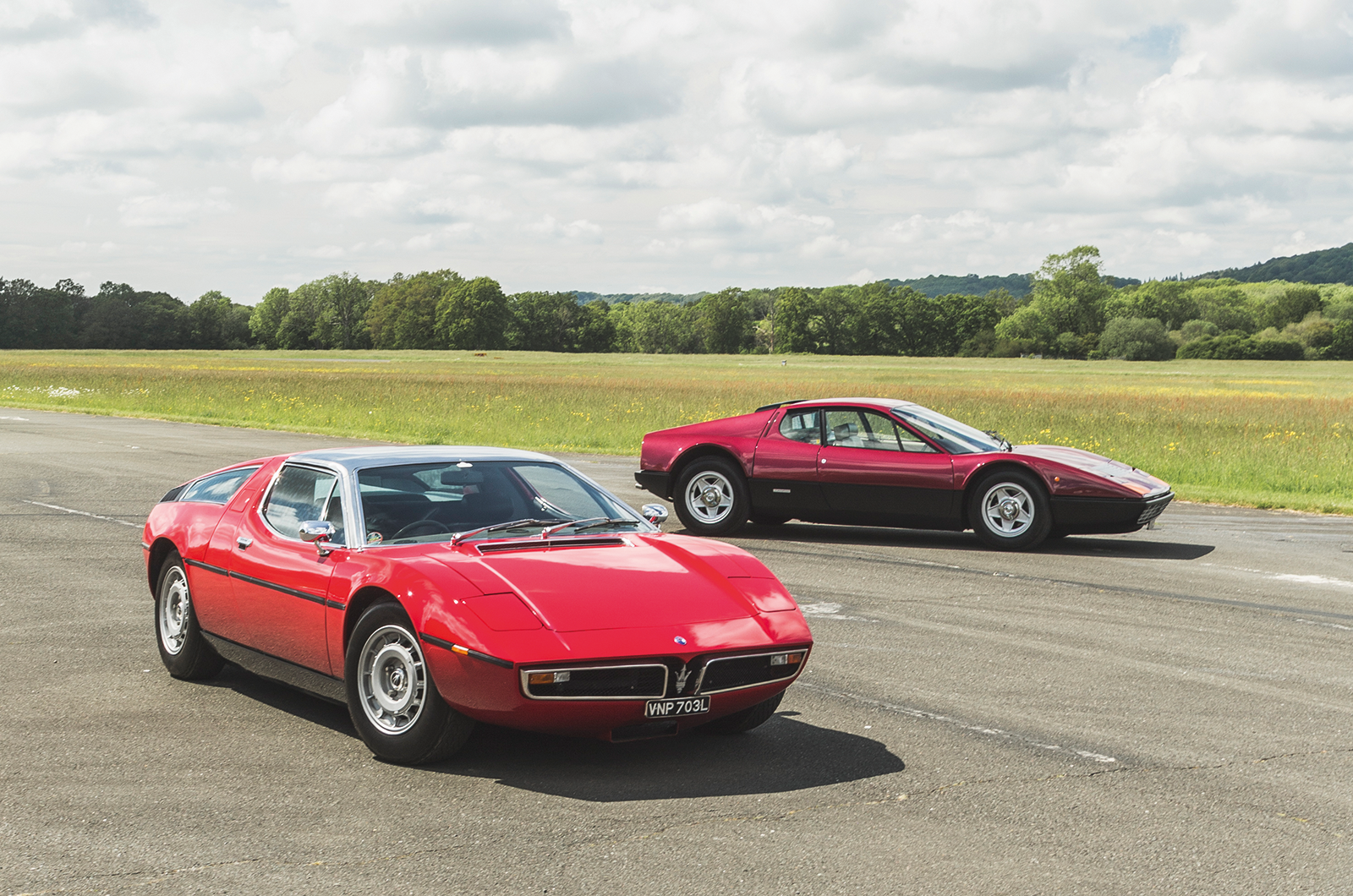 Classic & Sports Car – Supercar legends: Ferrari 365GT4 Berlinetta Boxer fights Maserati Bora for Modena supremacy