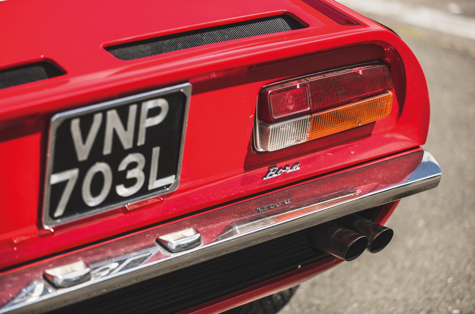 Classic & Sports Car – Supercar legends: Ferrari 365GT4 Berlinetta Boxer fights Maserati Bora for Modena supremacy