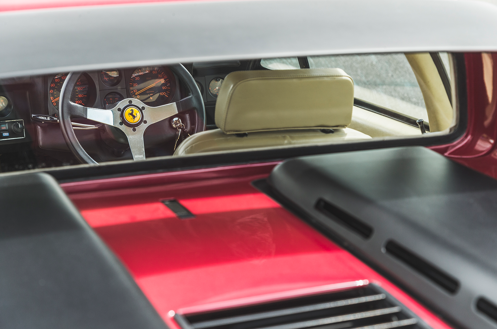 Classic & Sports Car – Supercar legends: Ferrari 365GT4 Berlinetta Boxer fights Maserati Bora for Modena supremacy