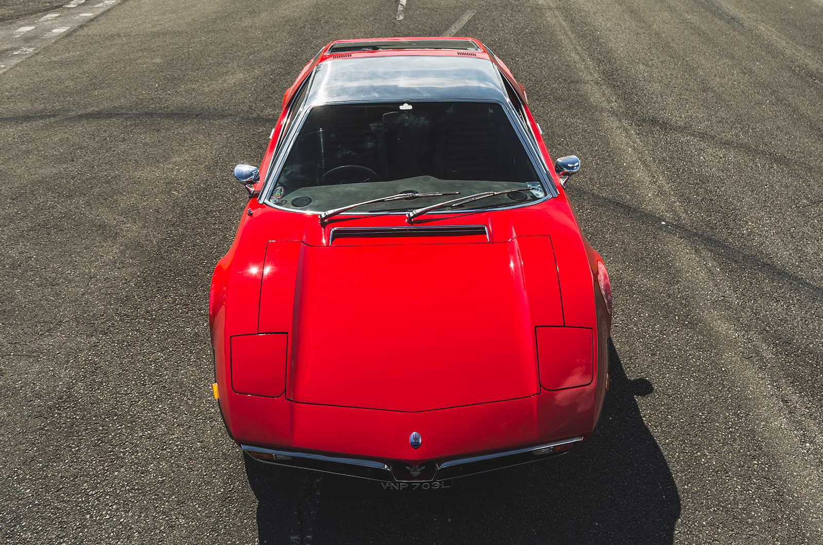 Classic & Sports Car – Supercar legends: Ferrari 365GT4 Berlinetta Boxer fights Maserati Bora for Modena supremacy