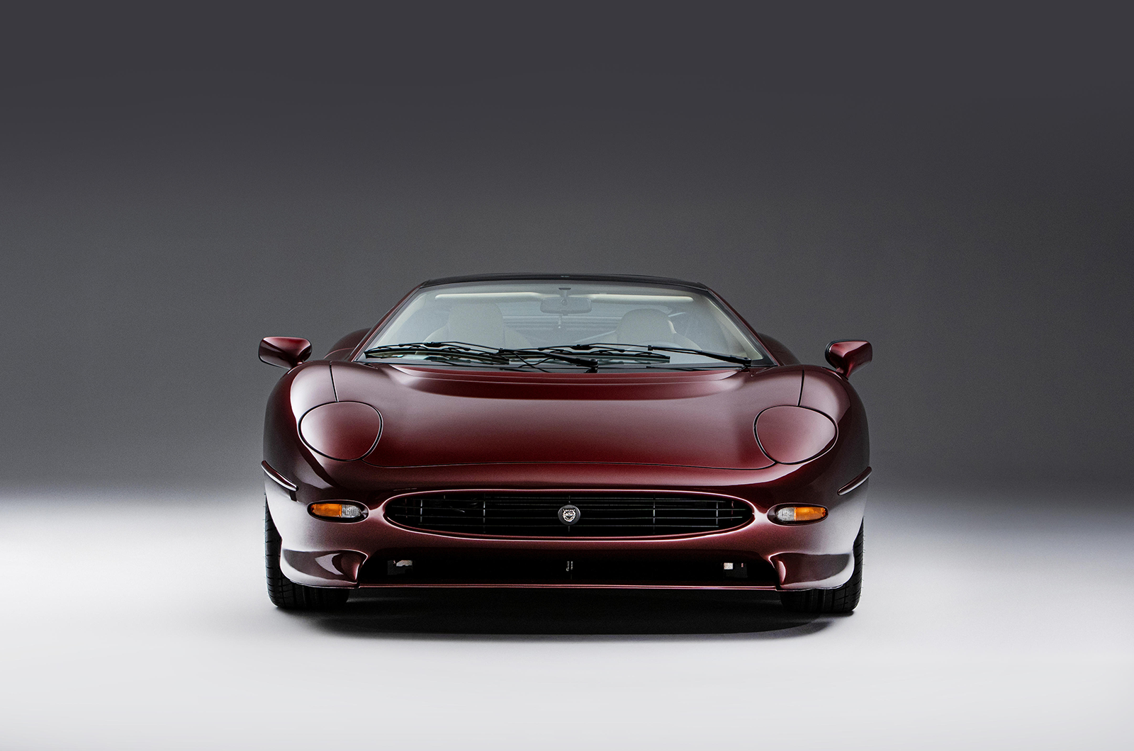 Classic & Sports Car – This Jaguar XJ220 is a record breaker