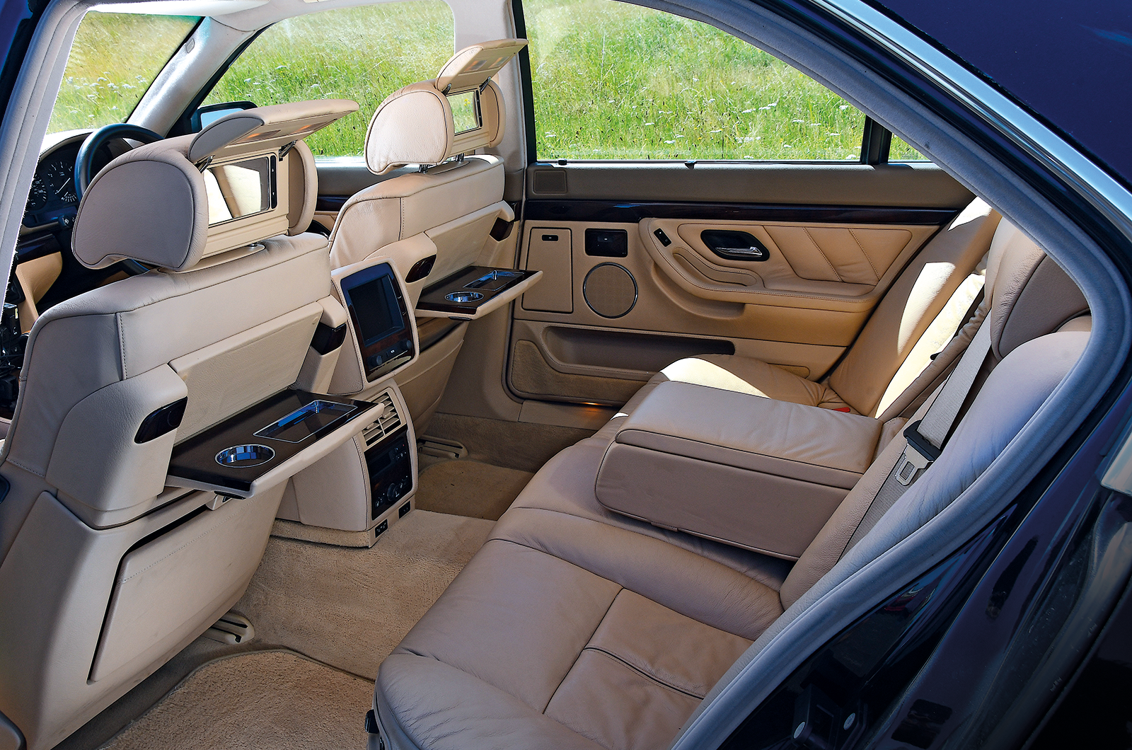 Classic & Sports Car – Bond’s BMWs: Z3, Z8 and 750iL on track