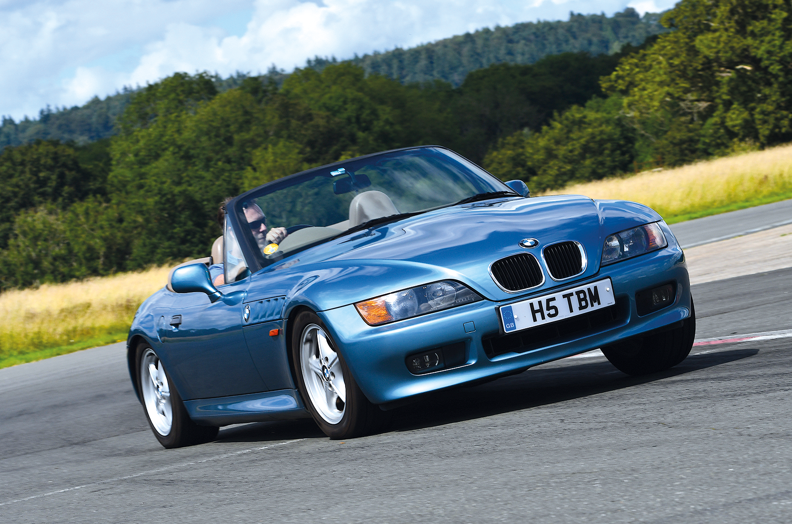 Classic & Sports Car – Bond’s BMWs: Z3, Z8 and 750iL on track