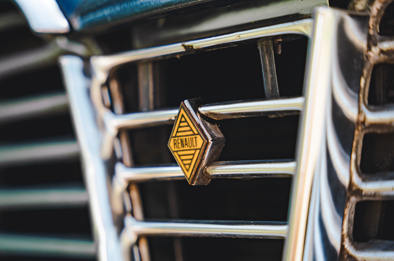 Classic & Sports Car – Cross-channel clash: Renault 16 vs Austin Maxi