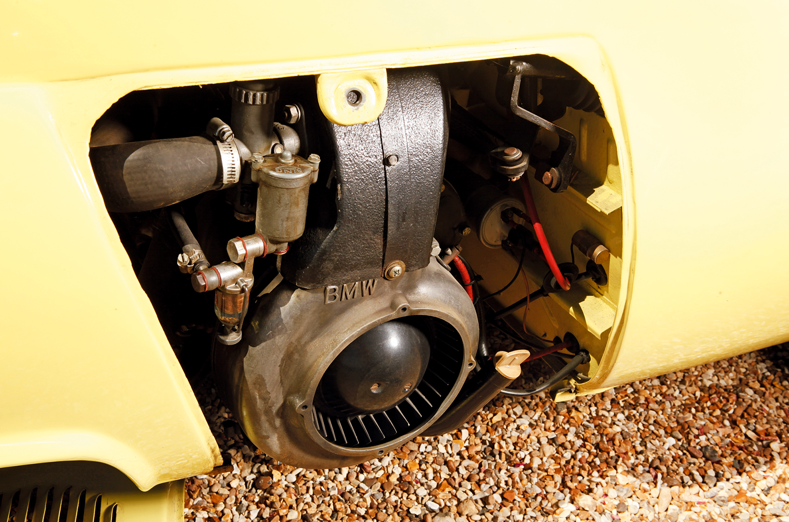 Classic & Sports Car – Iso’s awesome V8 family: Grifo, Rivolta, Lele and Fidia