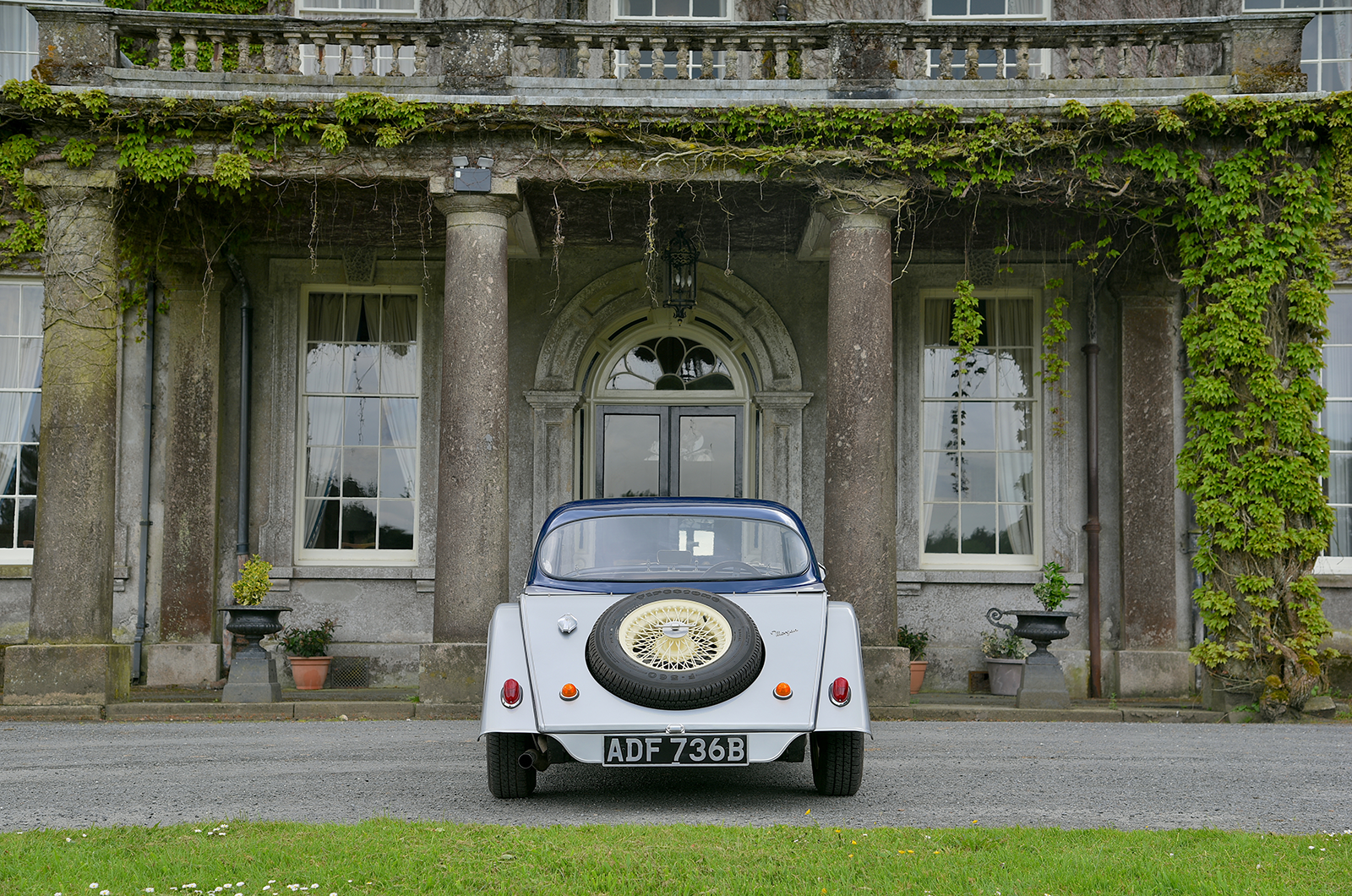 Classic & Sports Car – The unique Morgan 4/4 that came out the shadows