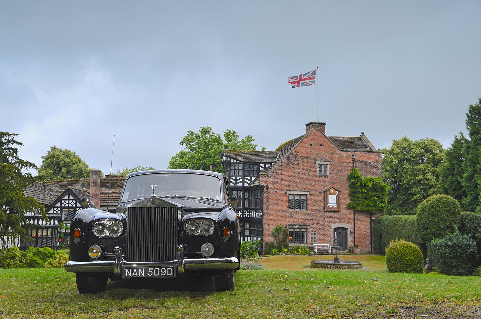 Classic & Sports Car – Rolls-Royce Phantom V: star conveyance