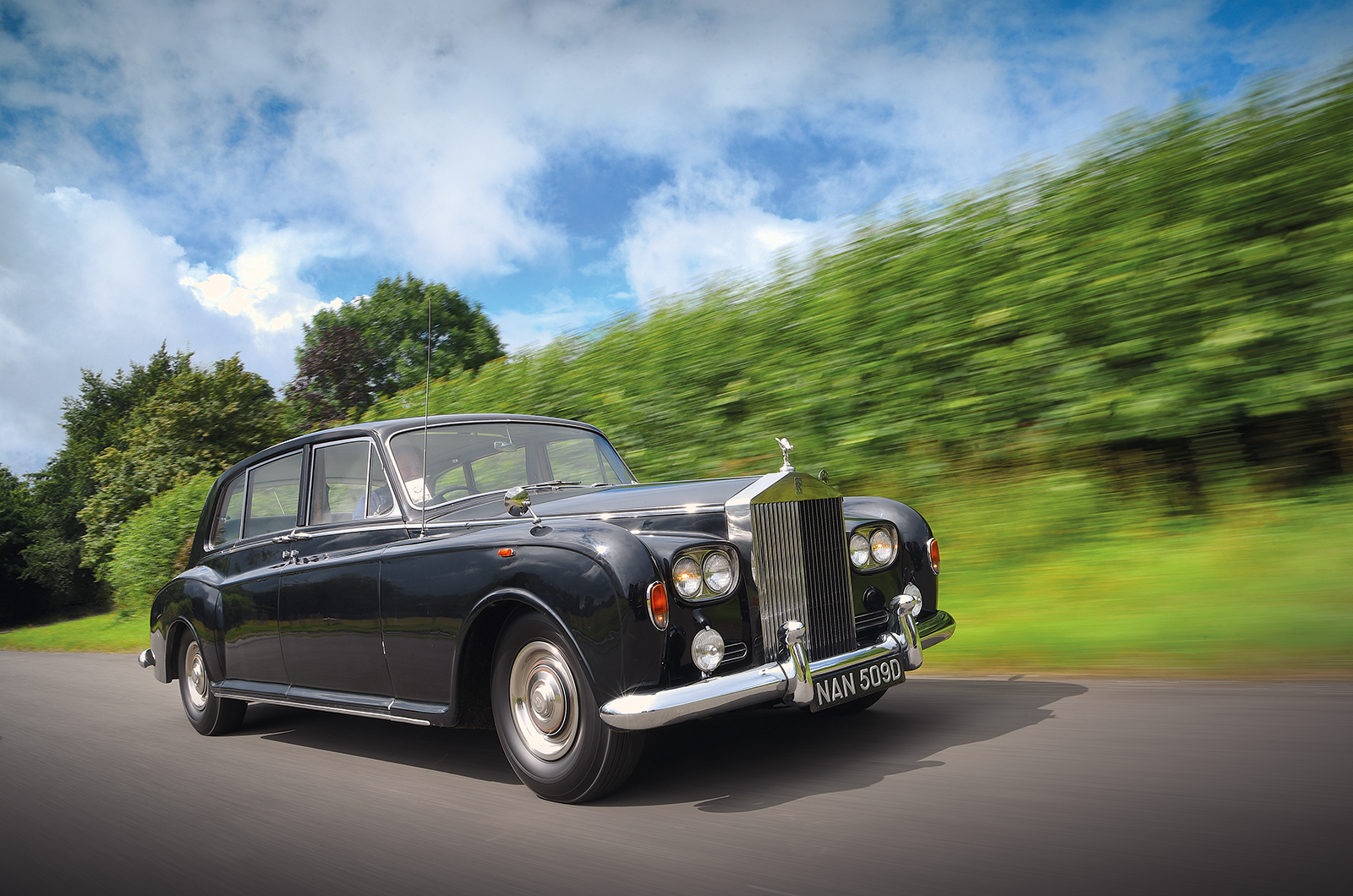 Classic & Sports Car – Rolls-Royce Phantom V: star conveyance