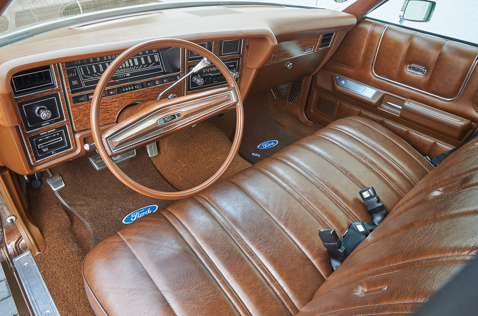 Classic & Sports Car – United estates: Buick Estate Wagon, Chrysler Town & Country and Ford Country Squire