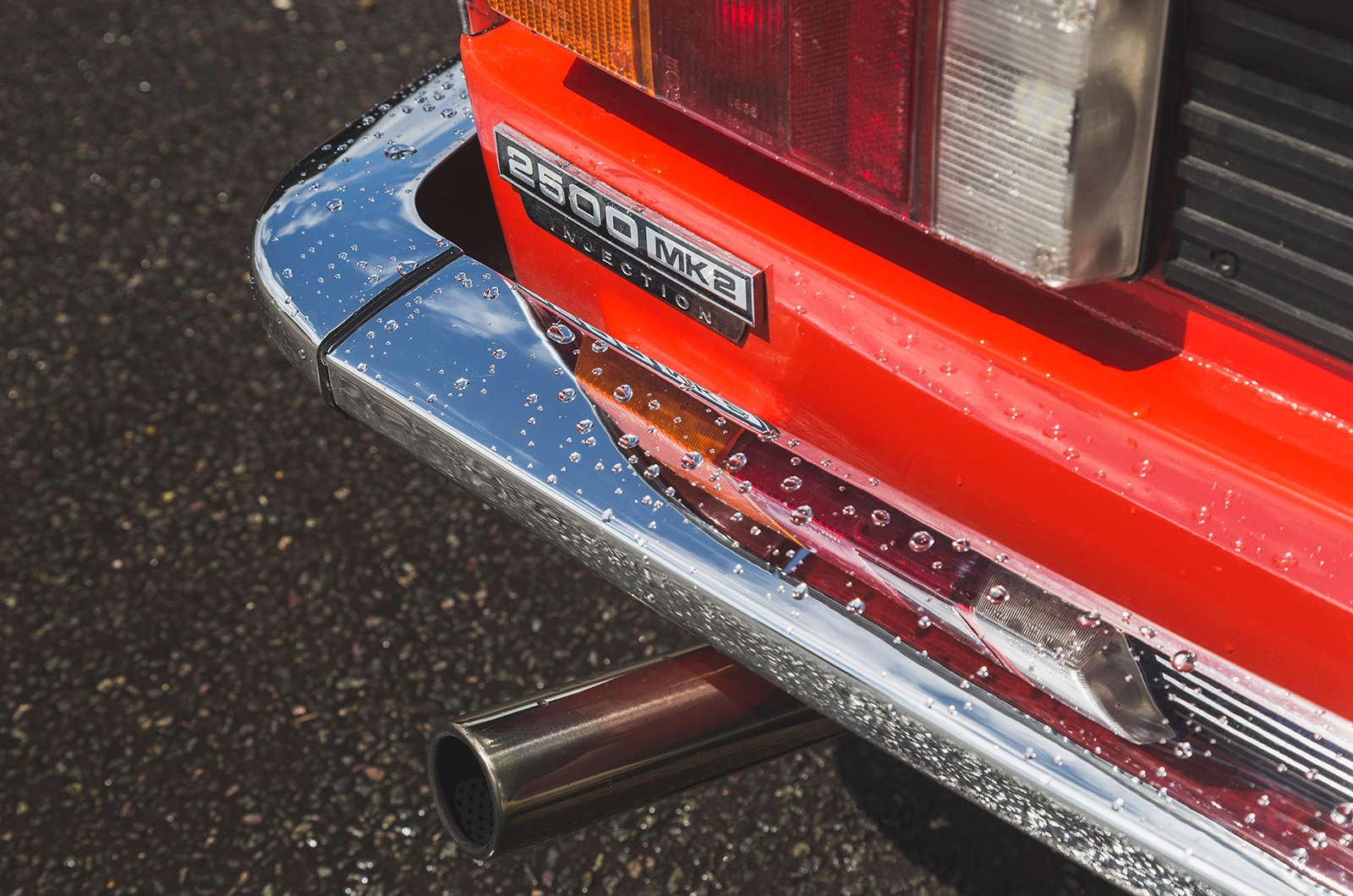 Classic & Sports Car – Saloon bar brawn: Rover P6 3500S vs Triumph 2.5 PI MkII