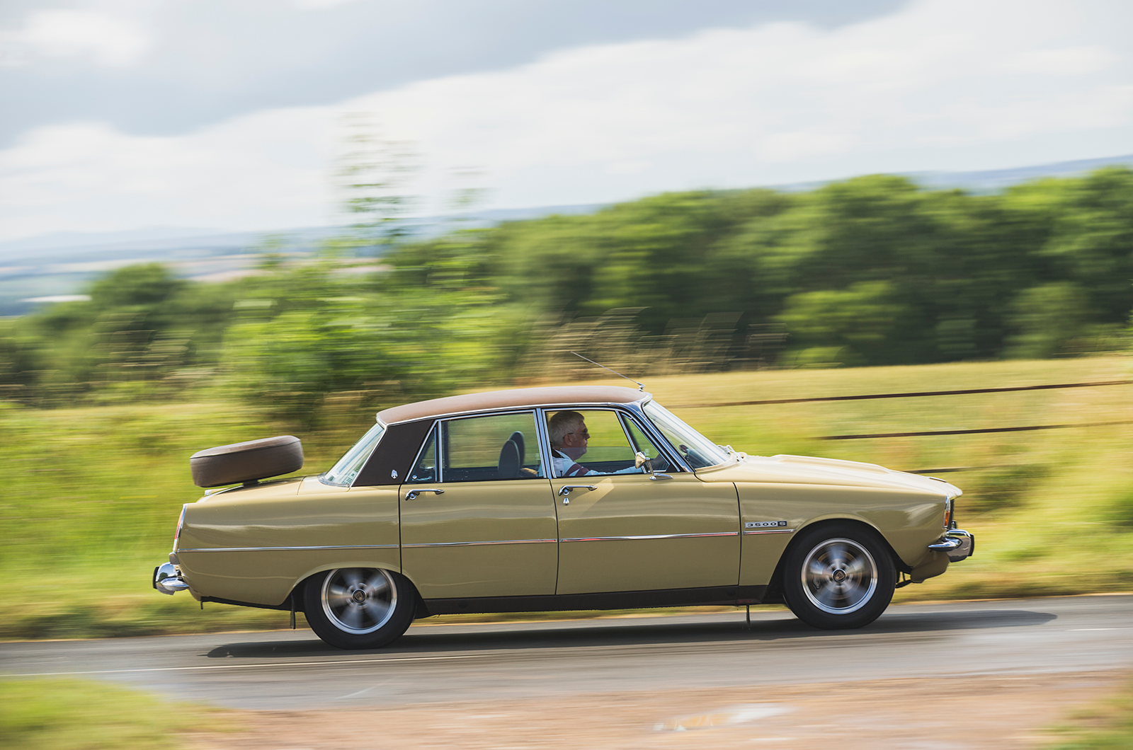 Classic & Sports Car – Saloon bar brawn: Rover P6 3500S vs Triumph 2.5 PI MkII