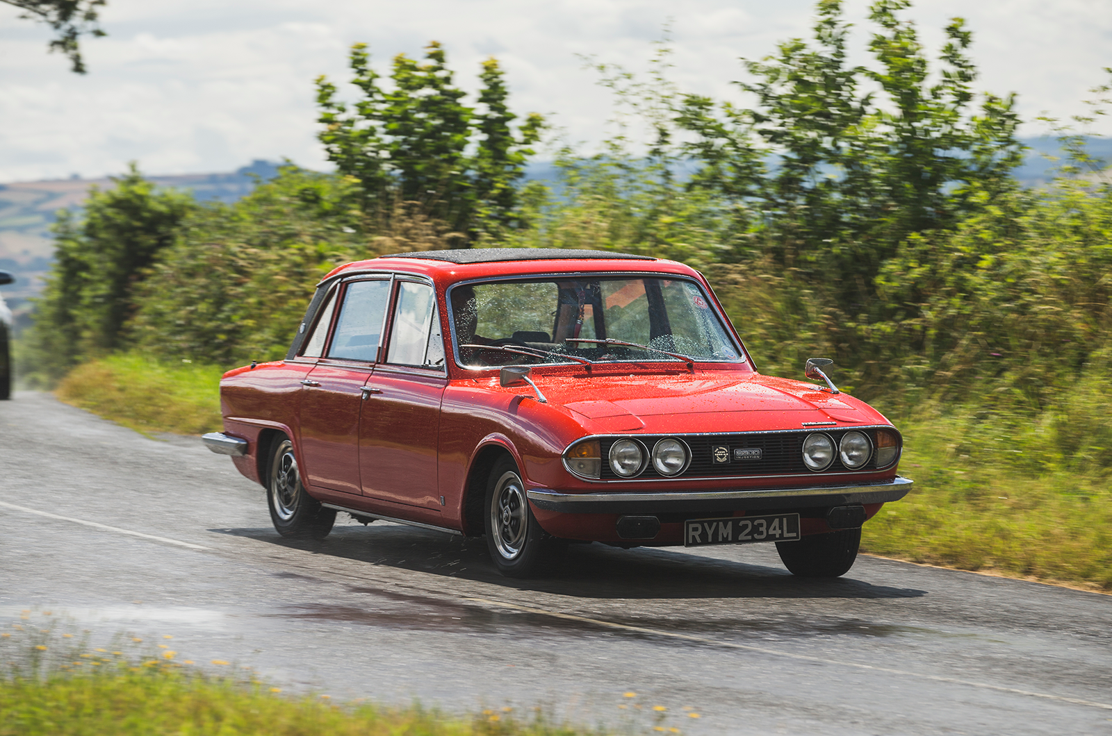 Classic & Sports Car – Saloon bar brawn: Rover P6 3500S vs Triumph 2.5 PI MkII