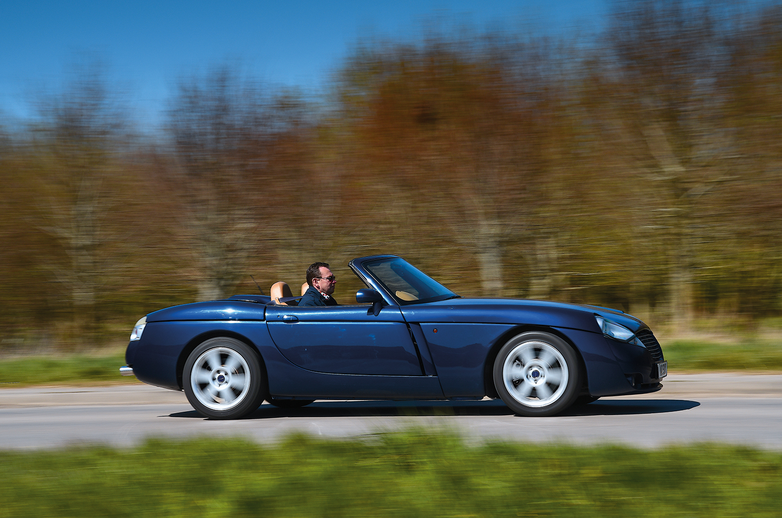 Classic & Sports Car – Old dogs, new quicks: Morgan Aero 8 and Jensen S-V8