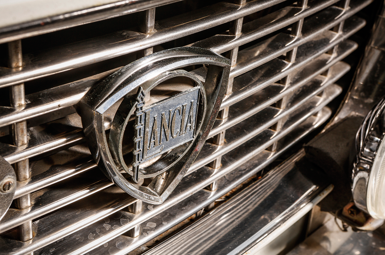 Classic & Sports Car – Quality street: Riley One-Point-Five vs Lancia Appia