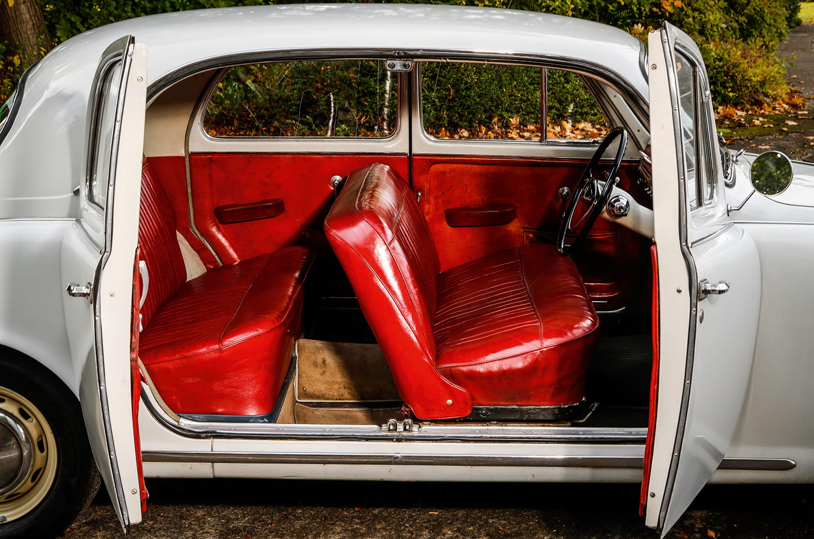 Classic & Sports Car – Quality street: Riley One-Point-Five vs Lancia Appia